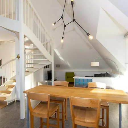 8 Admiralskoje Apartment *